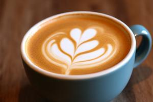 Café de especialidad con latte art